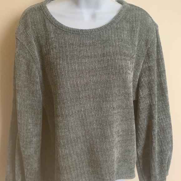 Sweaters. - Picture 5 of 8